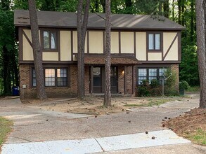 Building Photo - 3105-3107 Wainwright Court