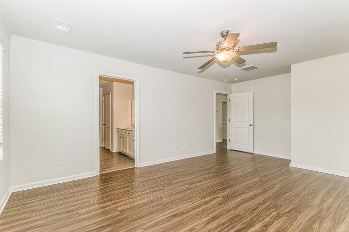 Building Photo - 256 Clydesdale Cir