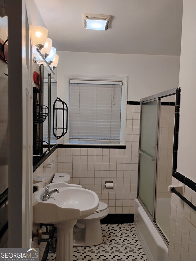 Building Photo - 1845 Monroe Dr NE