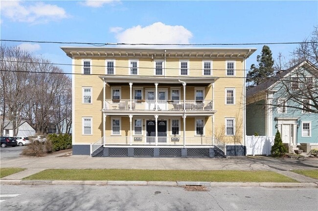 Building Photo - 104 Dexter St