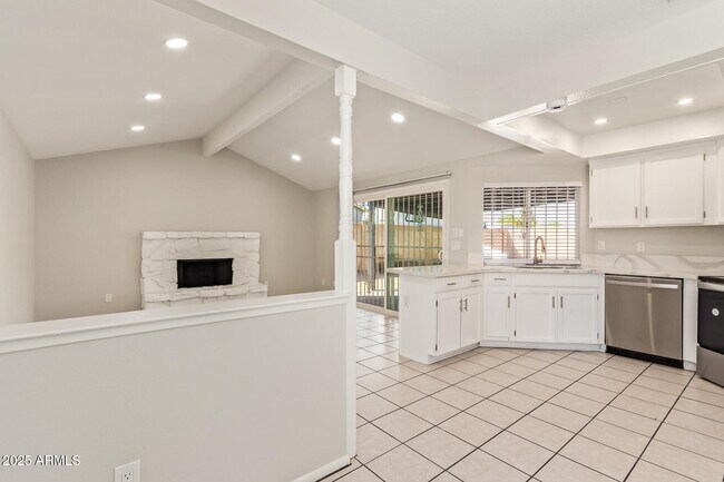 Building Photo - 1754 E Alta Vista Rd