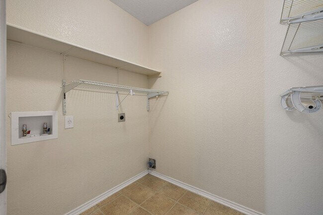 Building Photo - 5525 Victory Gallop Dr
