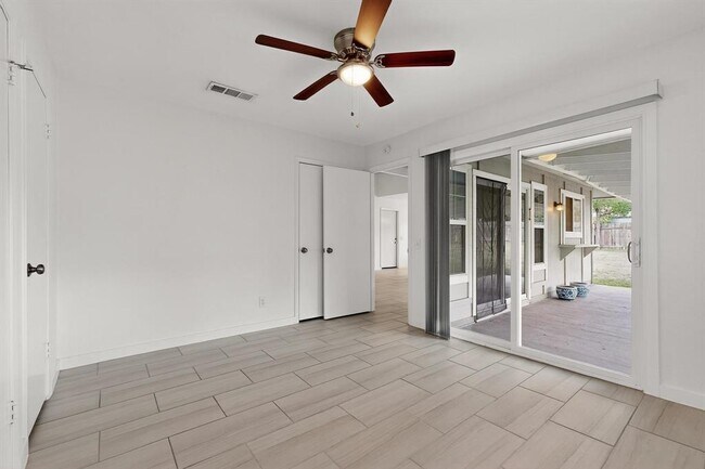 Building Photo - 7209 Shadywood Dr