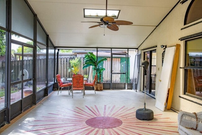 Building Photo - 156 Colly Way