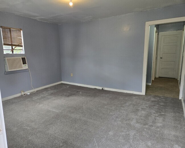 living room - 2081 Tuskegee Rd