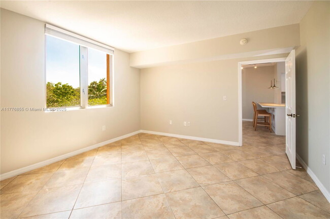 Building Photo - 2630 SW 28th St