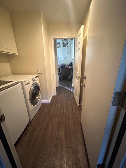 Building Photo - 6016 Sunflower St