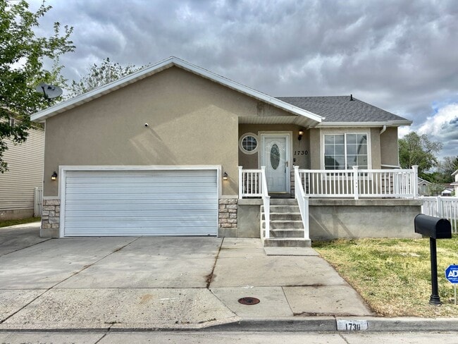 Primary Photo - Bright & Spacious Rambler in Rose Park!
