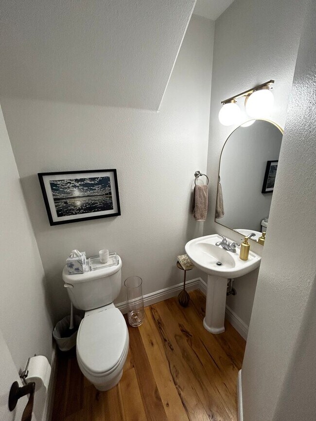 Building Photo - $2,350.00 BACK on The Market, Ready now/ C...