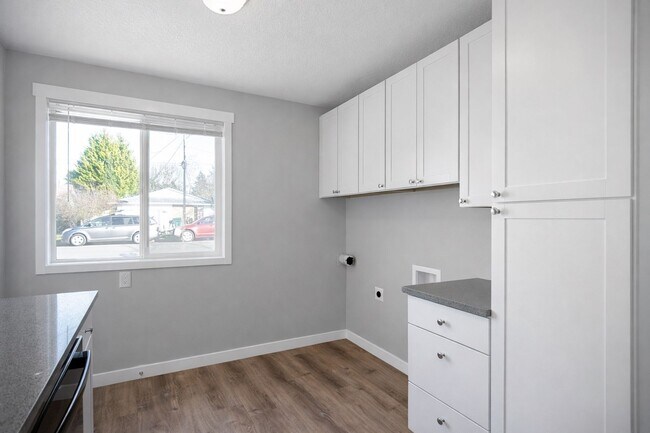 Building Photo - 1410 E 30th St