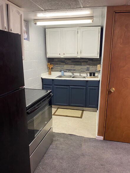 Building Photo - 1420 3rd Ave