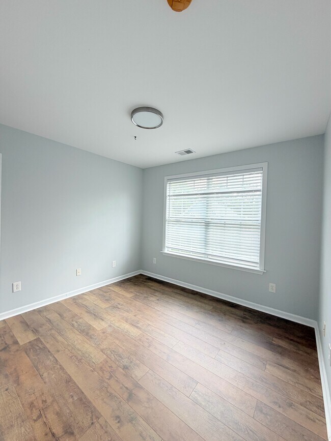 Building Photo - 307 Laurel Hill Ln