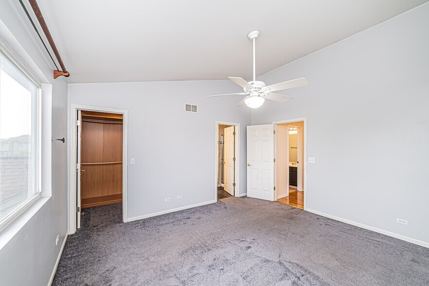 Building Photo - 1060 Ellsworth Dr