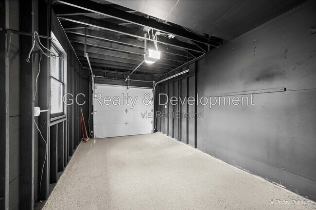Building Photo - 2015 Maplewood Rd