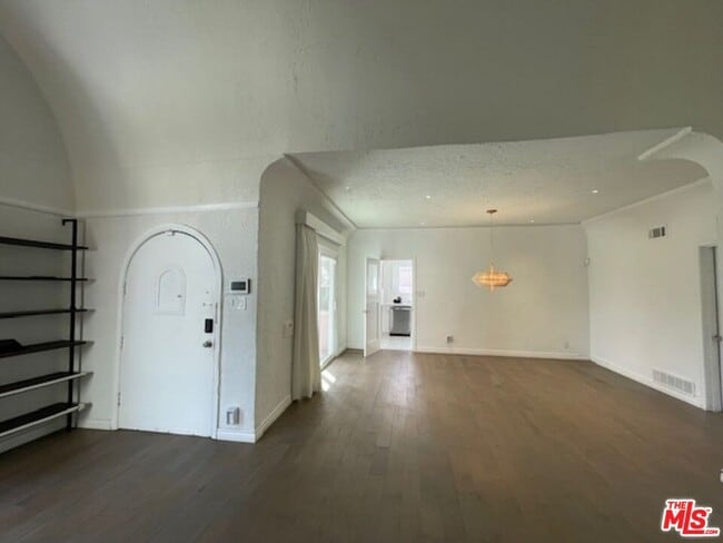 Building Photo - 459 S Holt Ave