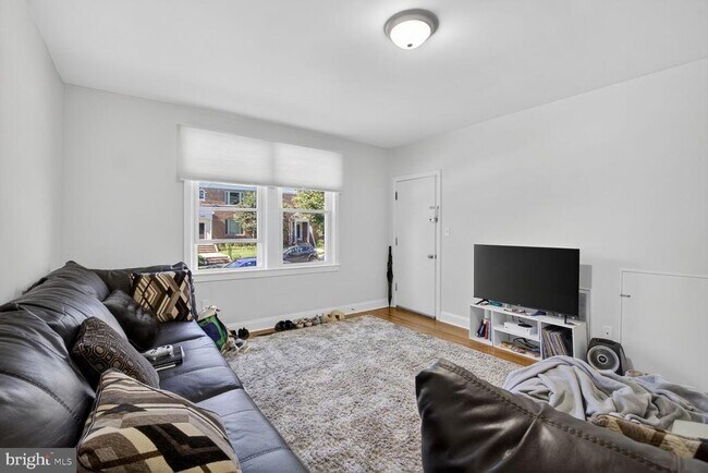 Primary Photo - 4009 8th St NE
