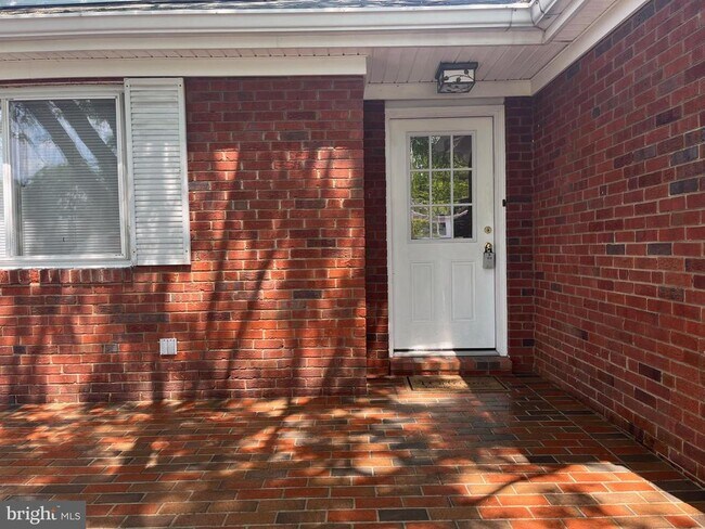 Building Photo - 2101 N Nottingham St