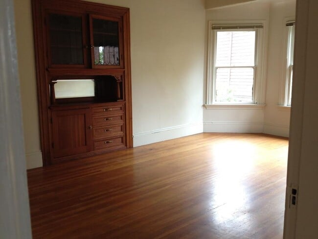 Building Photo - Big bedroom in cozy Single Family House walking distance to the Berkeley Campus. Gustavo Lopez AMSI