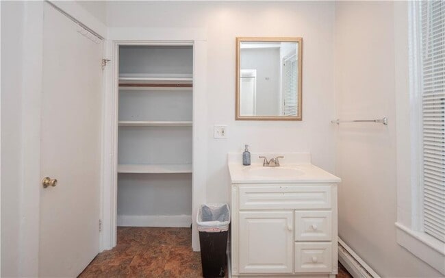 Building Photo - 11 Young St