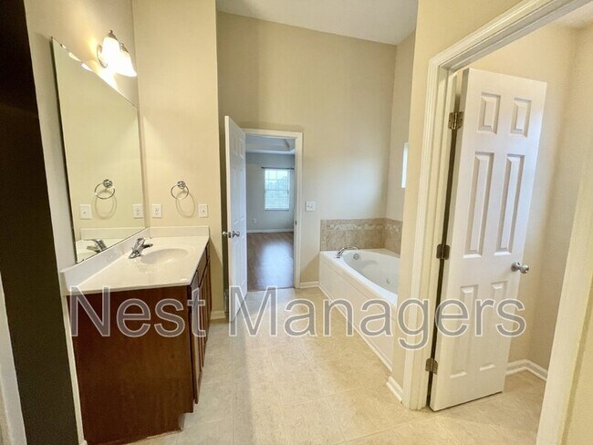 Building Photo - 311 Highgrove Dr