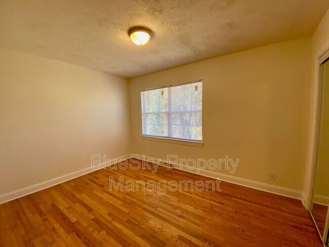 Building Photo - 109 Longwood Dr