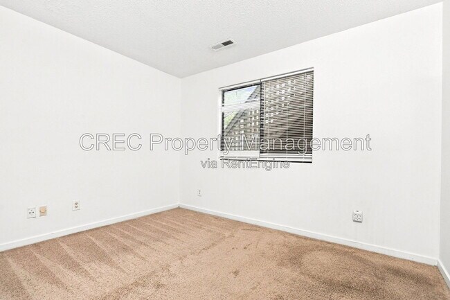 Building Photo - 2736 Jobee Dr