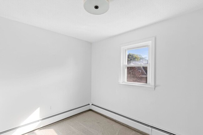 Building Photo - 16 Oceanview Ave