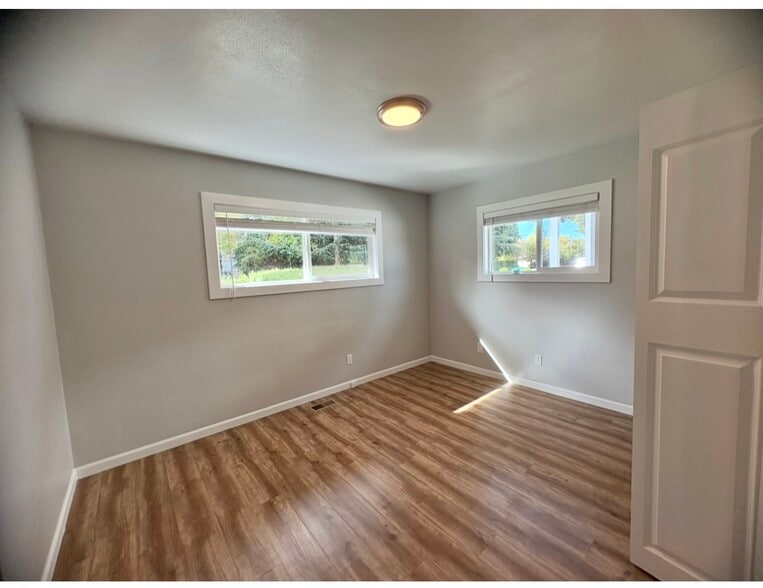 Building Photo - 1703 Springhill Dr NE