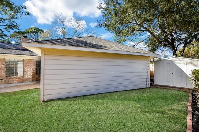 Building Photo - 8134 Ivan Reid Dr