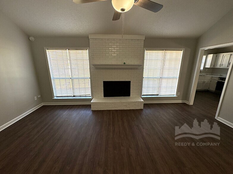 Building Photo - 316 Sparky Cove