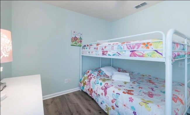 Building Photo - 8121 Fan Palm Way