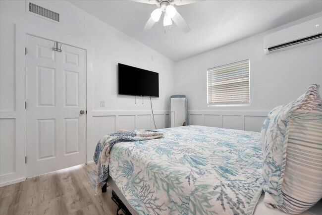 Building Photo - 711 E Gulf Blvd