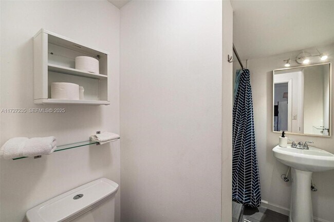 Building Photo - 1428 SW 11th Terrace