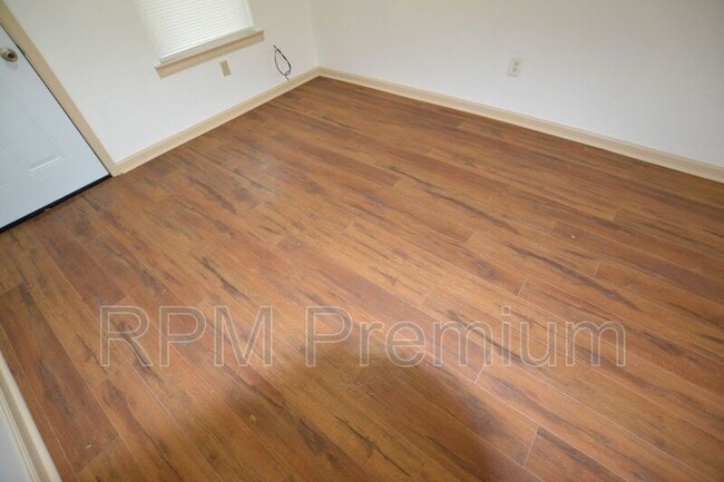 Building Photo - 947-957 Grebe St