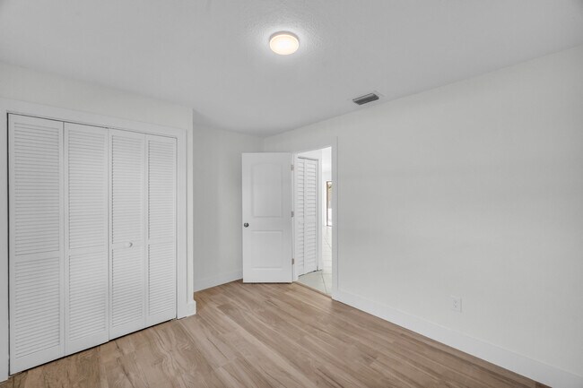 Building Photo - 2514 SE Alfonso Ave