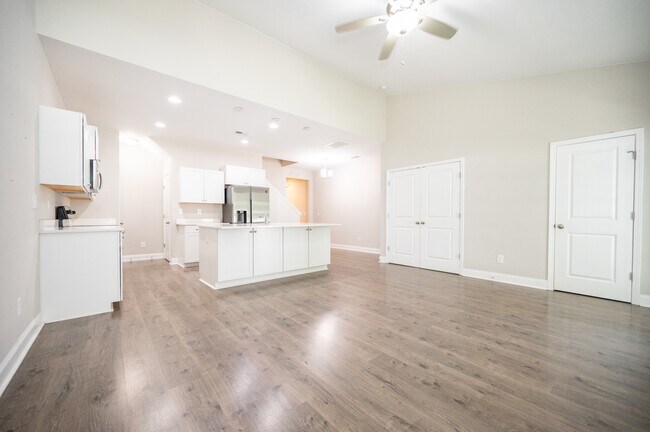 Building Photo - 7801 Montview Rd