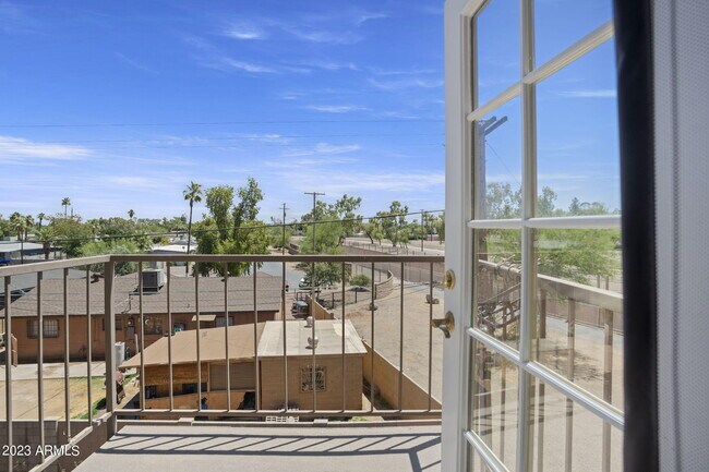 Building Photo - 17 E Ruth Ave