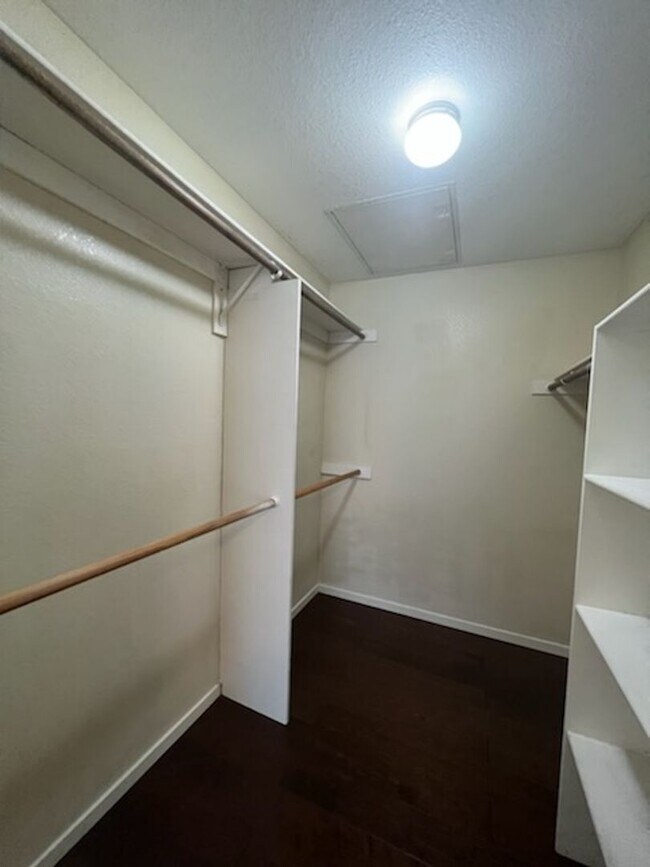 Building Photo - 1 Bedroom Condo Located in Canyon Willow!!