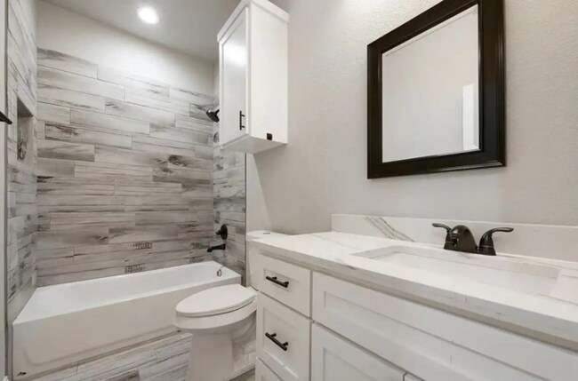 Building Photo - 5612 Black Pine Cir