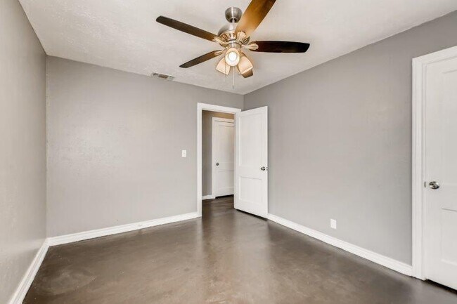 Building Photo - 4208 Valentine St