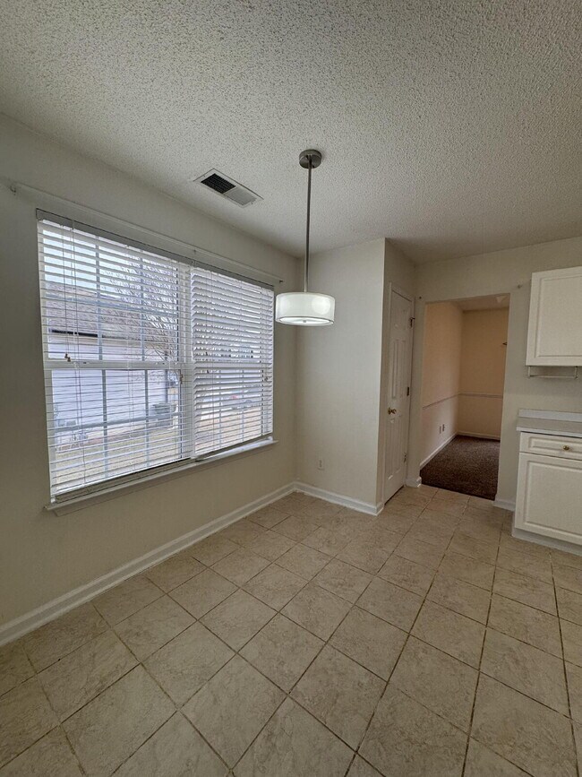 Building Photo - Spacious 3BR Home with Large Fenced Yard – Prime Simpsonville Location!