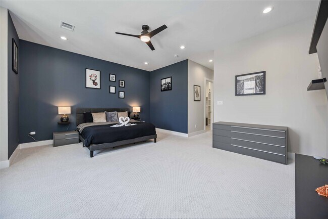 Building Photo - 5821 Kansas St