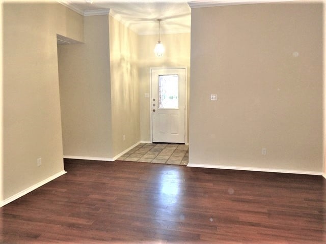 Building Photo - 818 La Sierra Ct