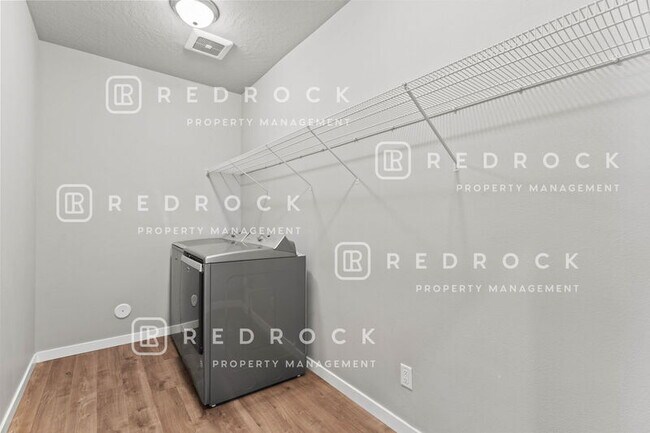 Building Photo - 1725 N Meyers Ct