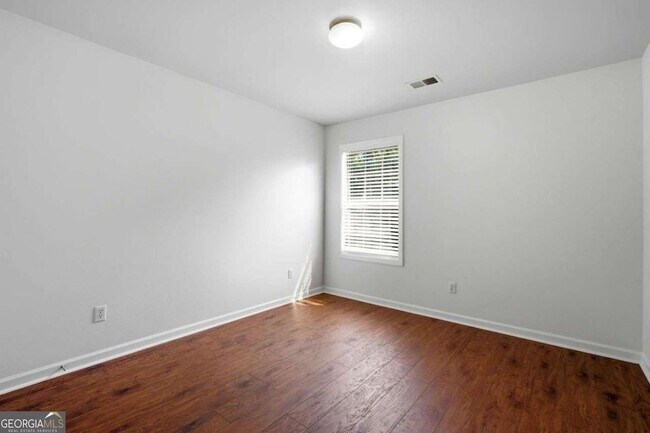 Building Photo - 6425 White Walnut Way