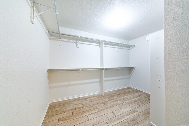 Building Photo - 17317 Crooked Oak Dr
