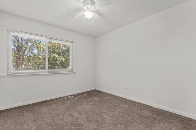 Building Photo - Virginia Beach Townhome