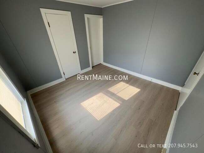 Building Photo - 225 Center St