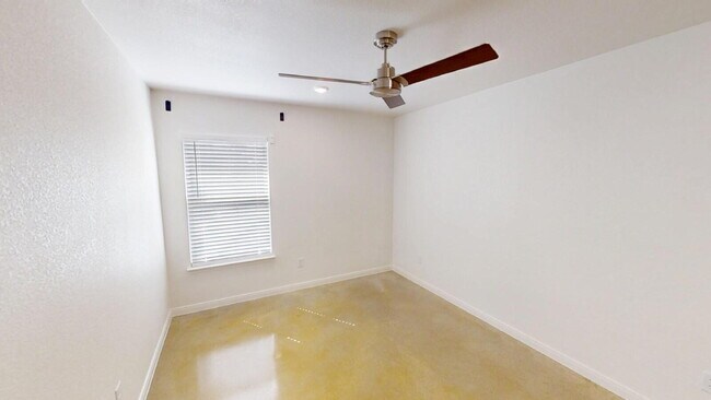 Building Photo - 907 Switchgrass Dr