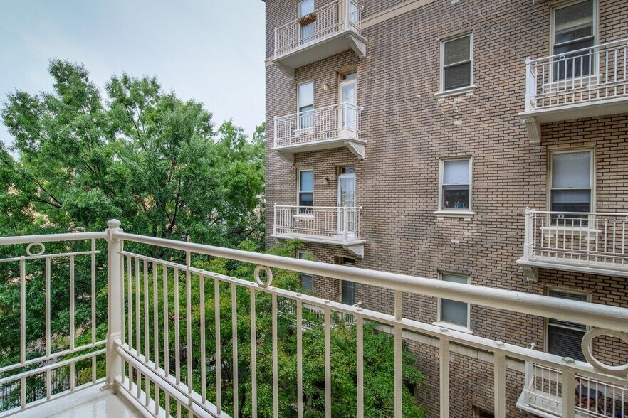 Building Photo - 1308 Clifton St NW